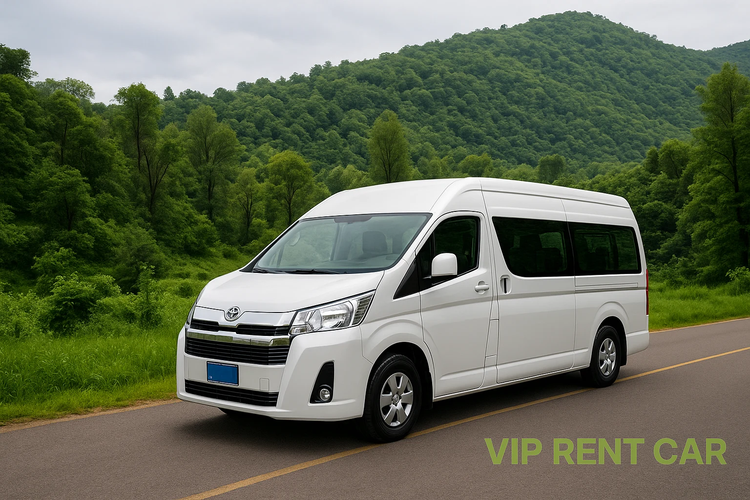 ون تویوتا هایس سفید در جاده‌ای جنگلی و سرسبز سنندج