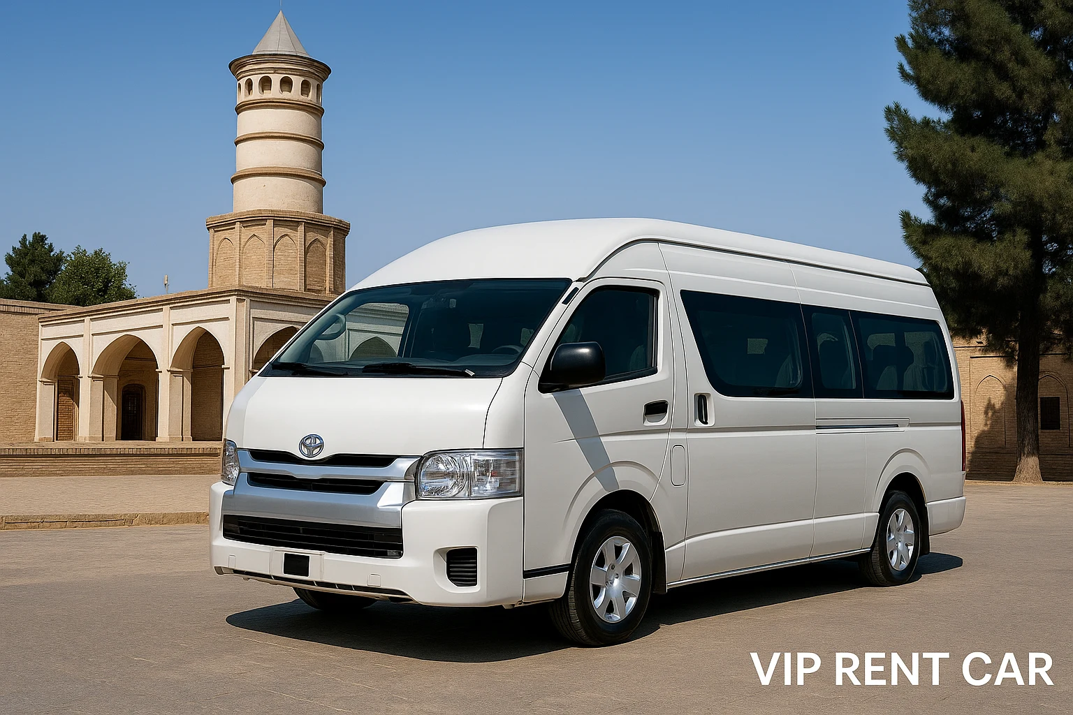 ون تویوتا هایس سفید در مقابل ارگ کلاه‌فرنگی بیرجند