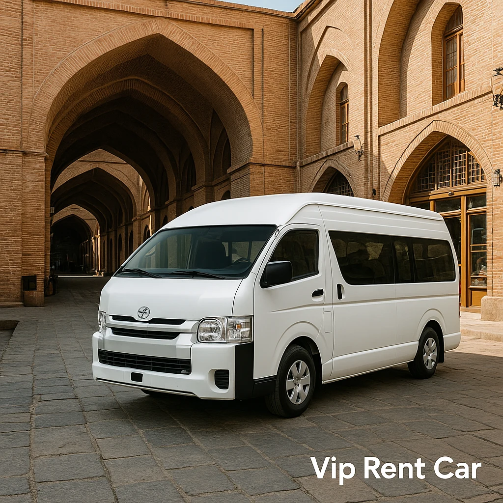 ون تویوتا هایس سفید در مقابل بازار تاریخی سعدالسلطنه قزوین