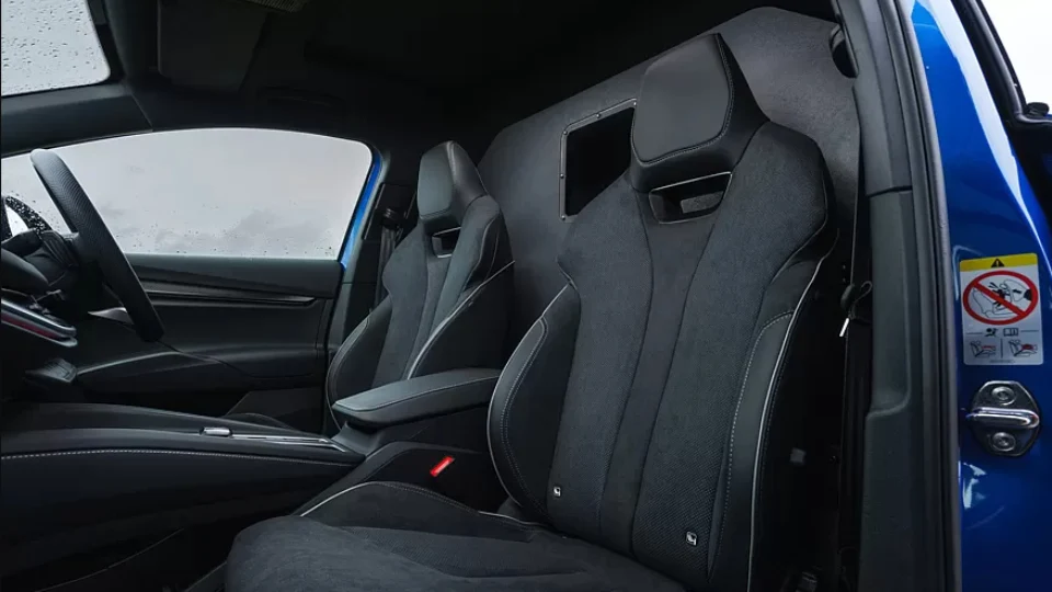 کابین و فضای بار اشکودا انیاک کارگو