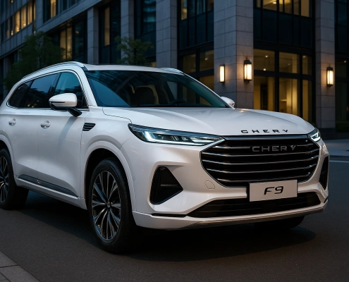 فونیکس F9 سفید صدفی با طراحی لوکس در خیابان شهری مدرن